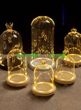 简约现代家居装饰玻璃防尘罩底座与浅色客厅桌面装饰