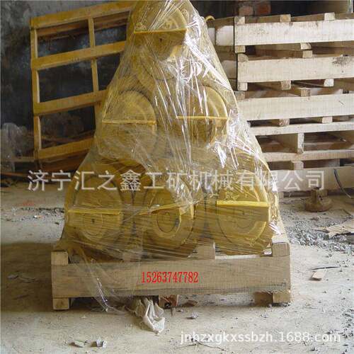 供应厂家直销TY160推土机支重轮 山推推土机配件低价实 质量放心