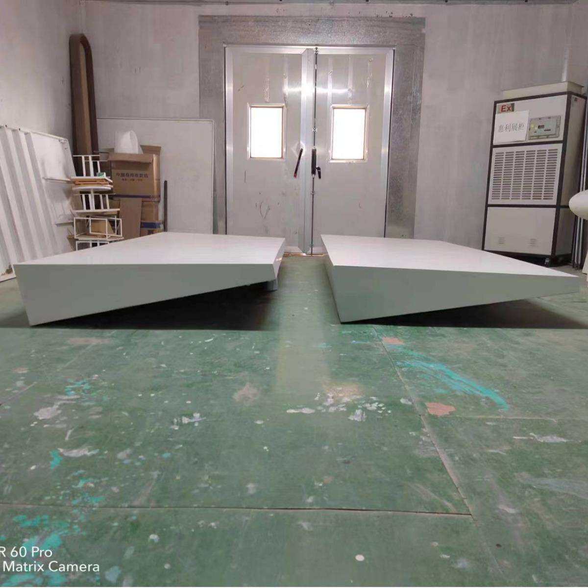 杭州木质烤漆地台制作厂家，杭州各种展柜制作厂家