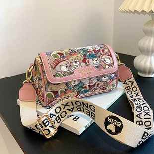 法国MK枕头包女2025新款高级感卡通小熊波士顿包宽肩带单肩斜挎包