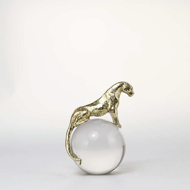 高档水晶球轻奢现代玄关工艺品纯铜摆件样板房豹子装饰欧式中式