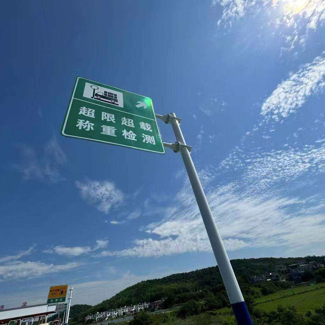城市道路交通标志牌高亮反光交通指示牌市区景区道路交通标志杆