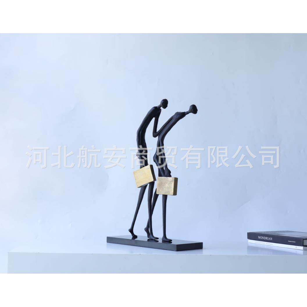 现代简约创意拎公文包上班人物摆件样板房售楼处桌面办公室软装