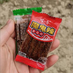 新货【新品上市】魔鬼辣素羊排嘴巴香辣条袋装怀旧休闲 麻辣零食