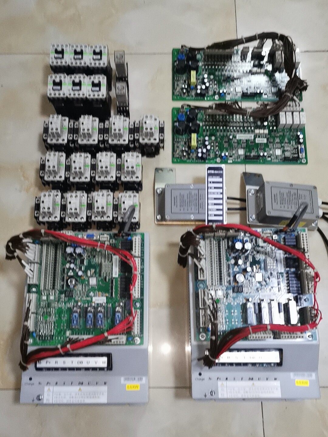 西子奥的斯扶梯二手拆机配件几乎全新功能正常可借可单独出，上门