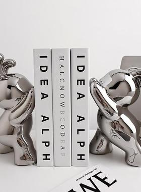 客厅摆件轻奢高级感2025新款陶瓷兔子书挡酒柜客厅桌面书立家居装