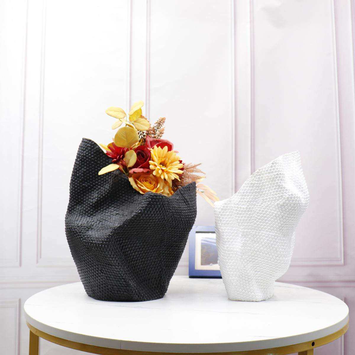 现代家居软装饰品样板房间售楼处展厅莫兰迪鳞片树脂花瓶插花器