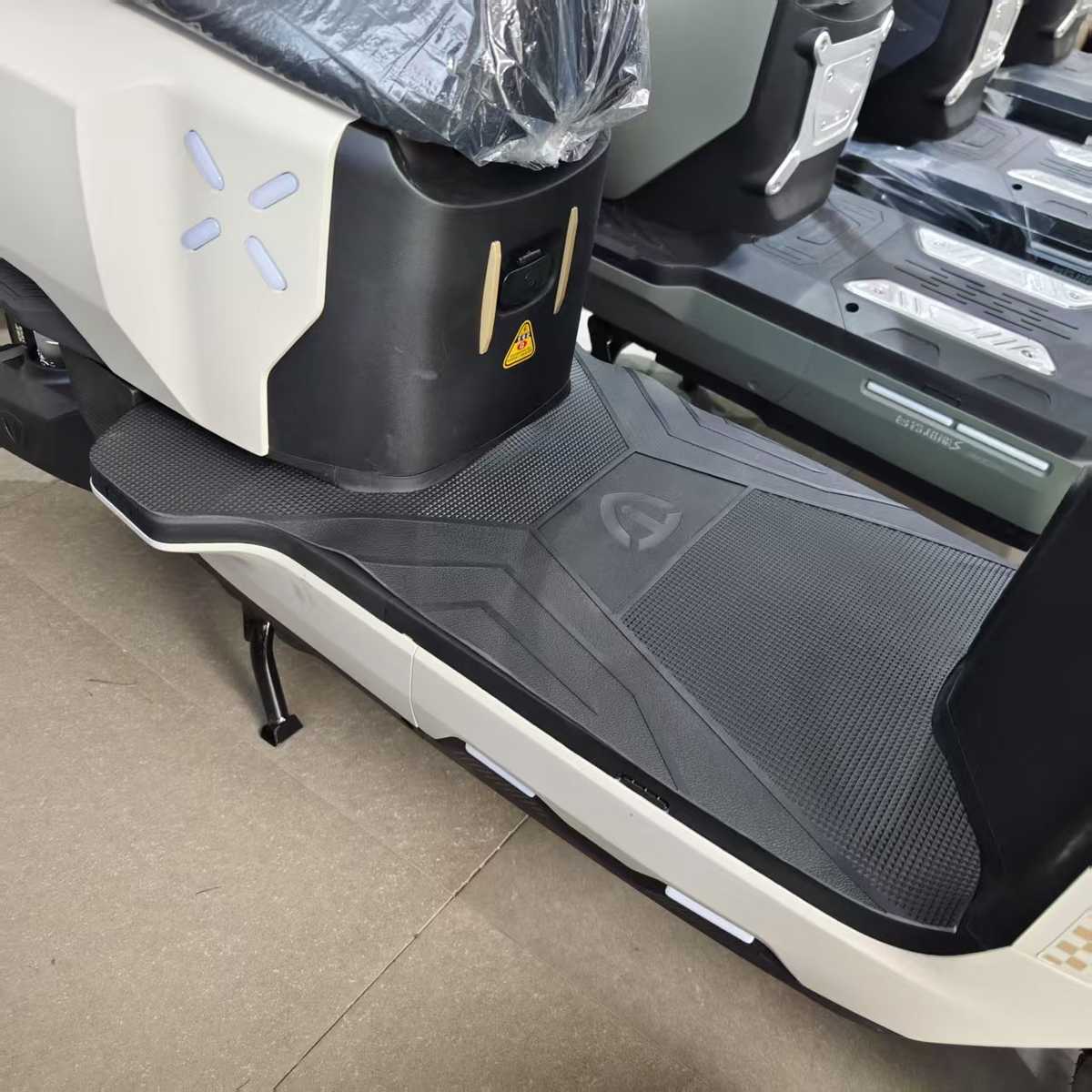 台铃赤兔2025EB电自脚垫火眼机甲3脚踏垫专用橡胶防水加厚脚踩垫