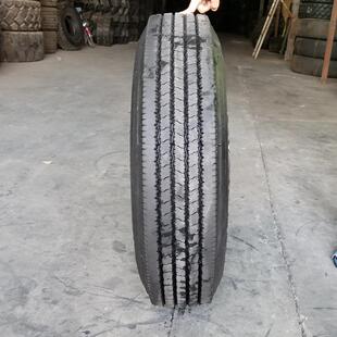 825R15平板拖车轮胎半挂运输卡车钢丝工程机械轮胎