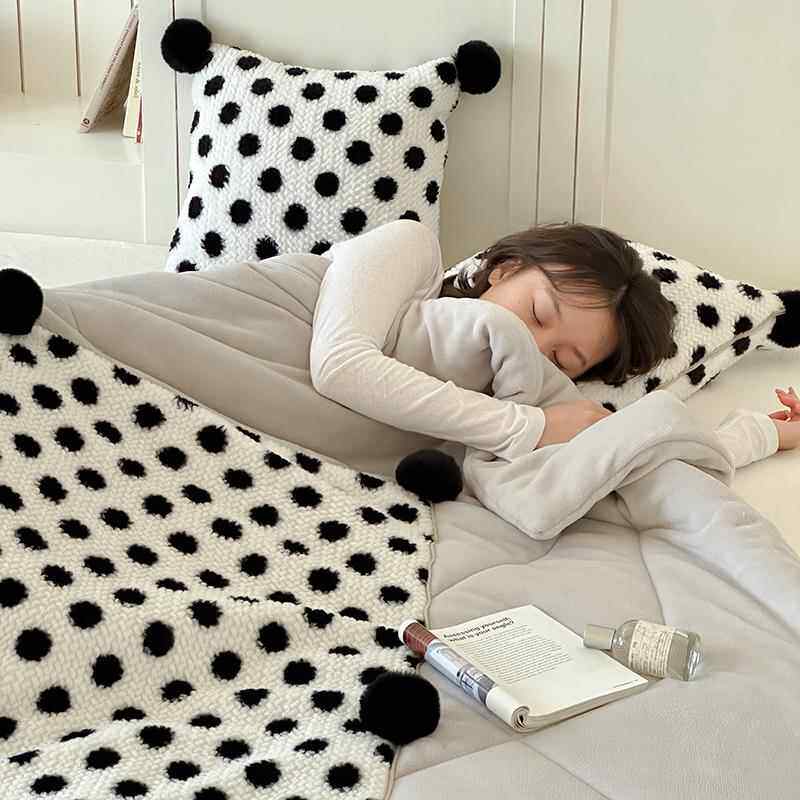 毛球抱枕被子两HIJ加用白靠垫简黑休约沙发盖毯办公室学生宿舍午