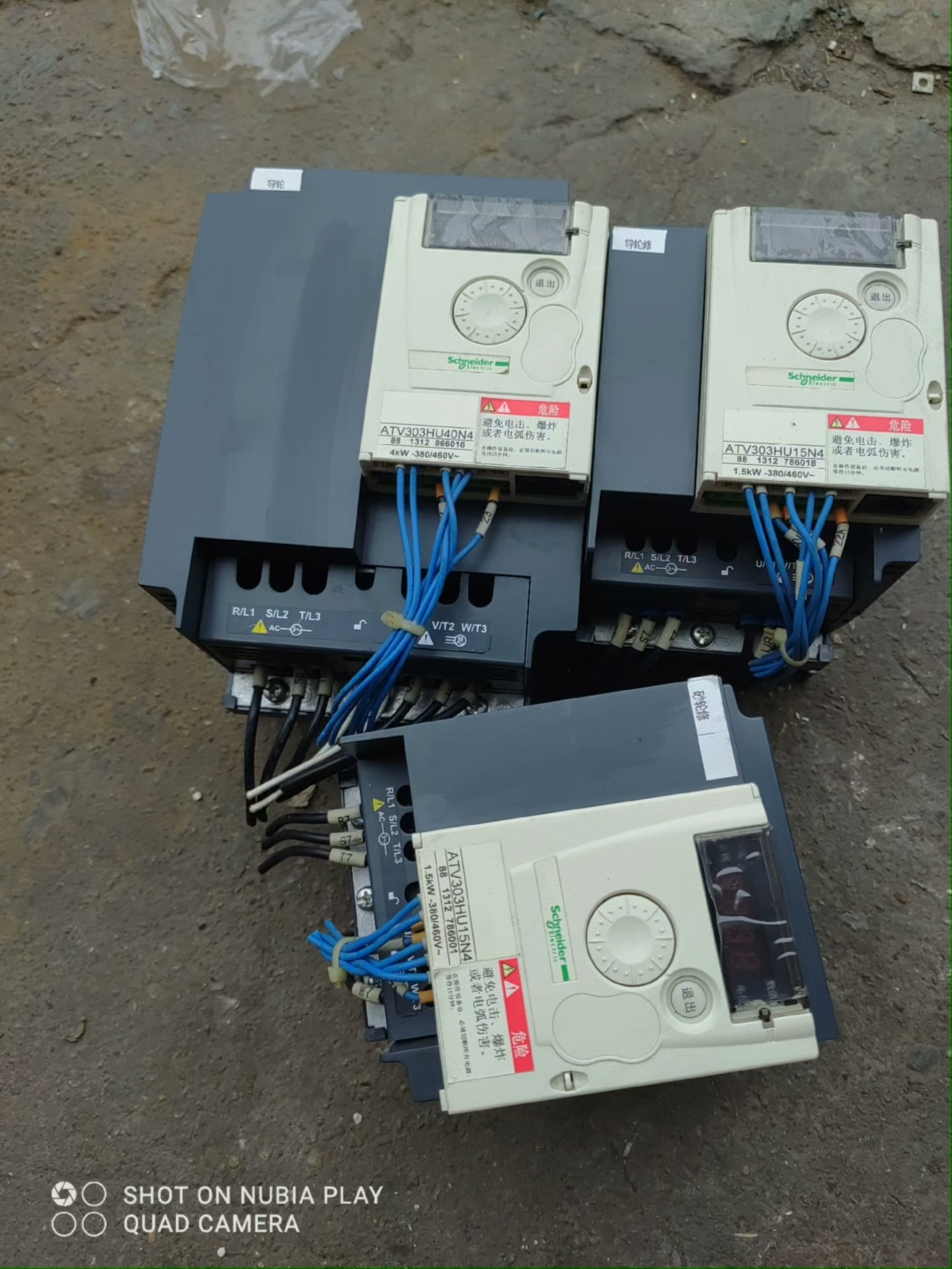 施耐德变频器ATV303HU15N4，1.5KW两台，4KW