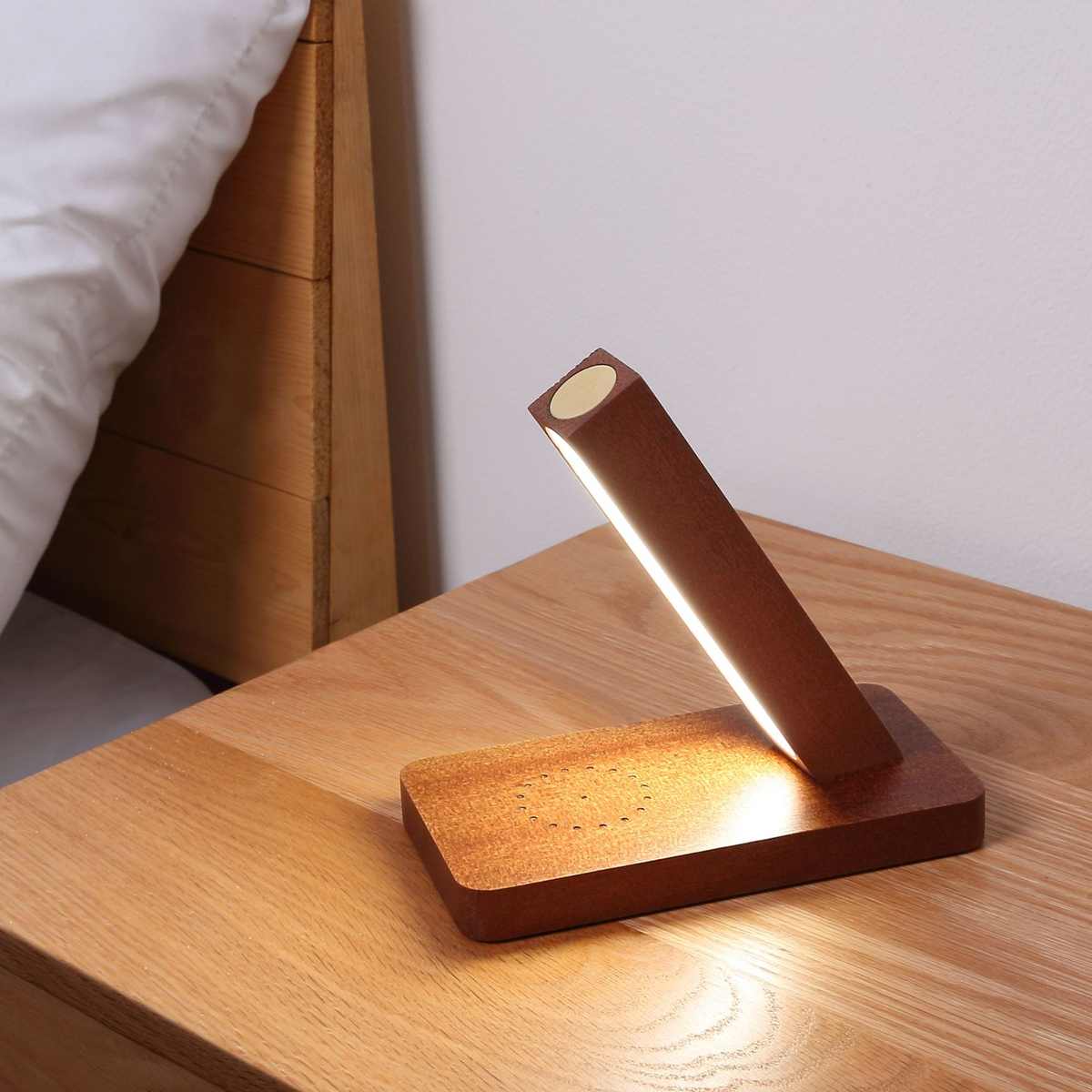 原木欧简磁吸台灯手机无线充小夜灯书房卧室床头灯书桌照明灯壁灯