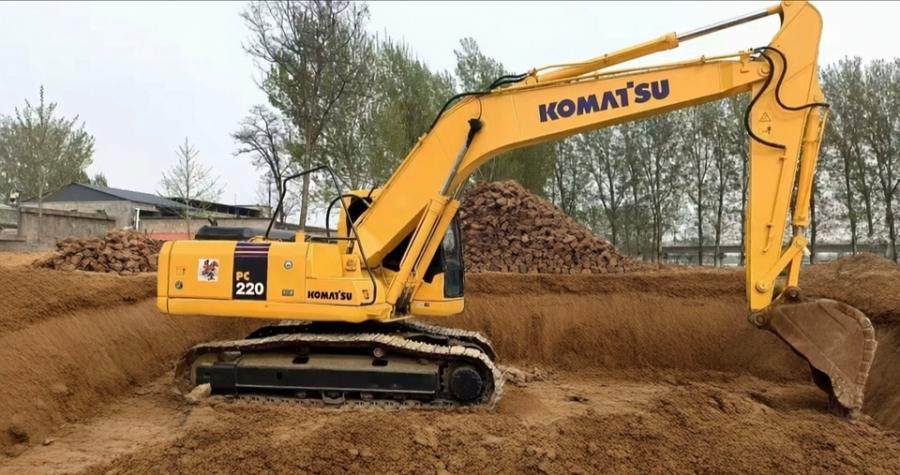 1月6日保定小松200挖掘机网络拍卖公告