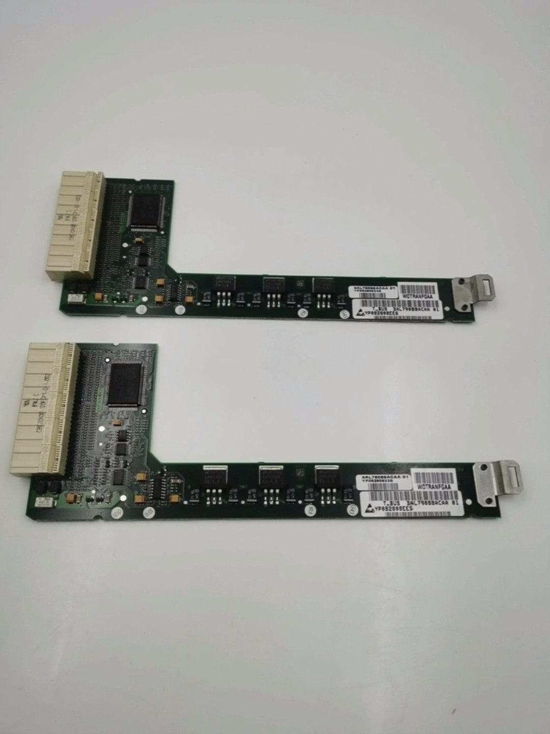 3AL79088ACAA 01 T_BUS 033.137.