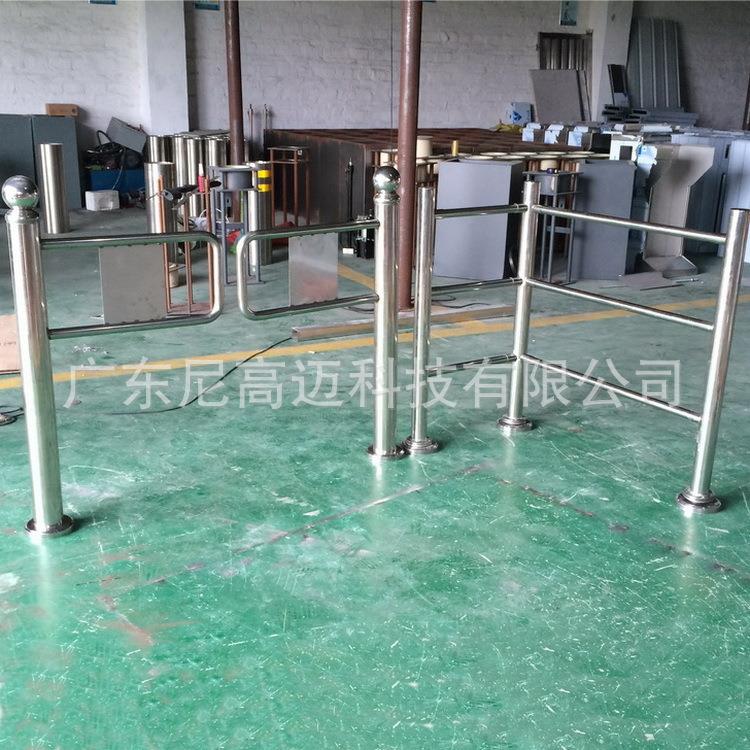 厂家护栏立柱单向摆闸门不锈钢手动单项匝超市车间挡闸可回位