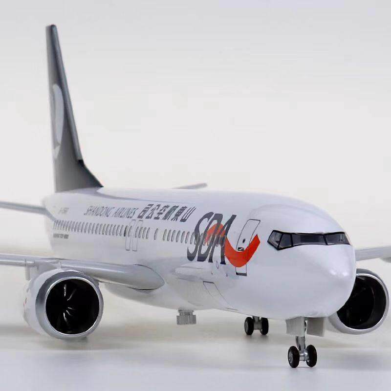 波音737-800山东航空带轮子带灯静态彷真民航客机航模飞机模型