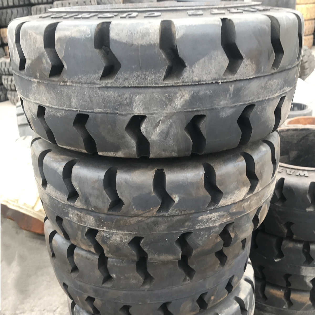 型压配式实心轮胎 16x6x101/2  18x5x12 1/8各种尺寸可配钢圈