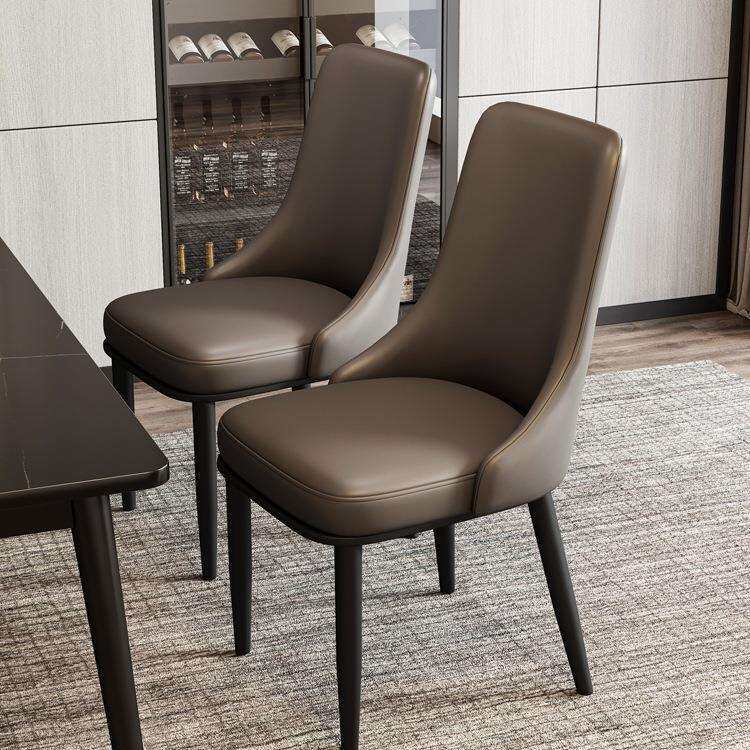 餐椅家用2026新款餐桌椅子轻奢感铁艺设计师靠背主人椅皮凳子