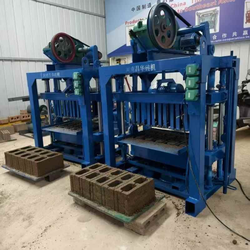 水泥制砖机面包铺路植草砖彩色8字砖成型机人行道荷兰砖机厂家