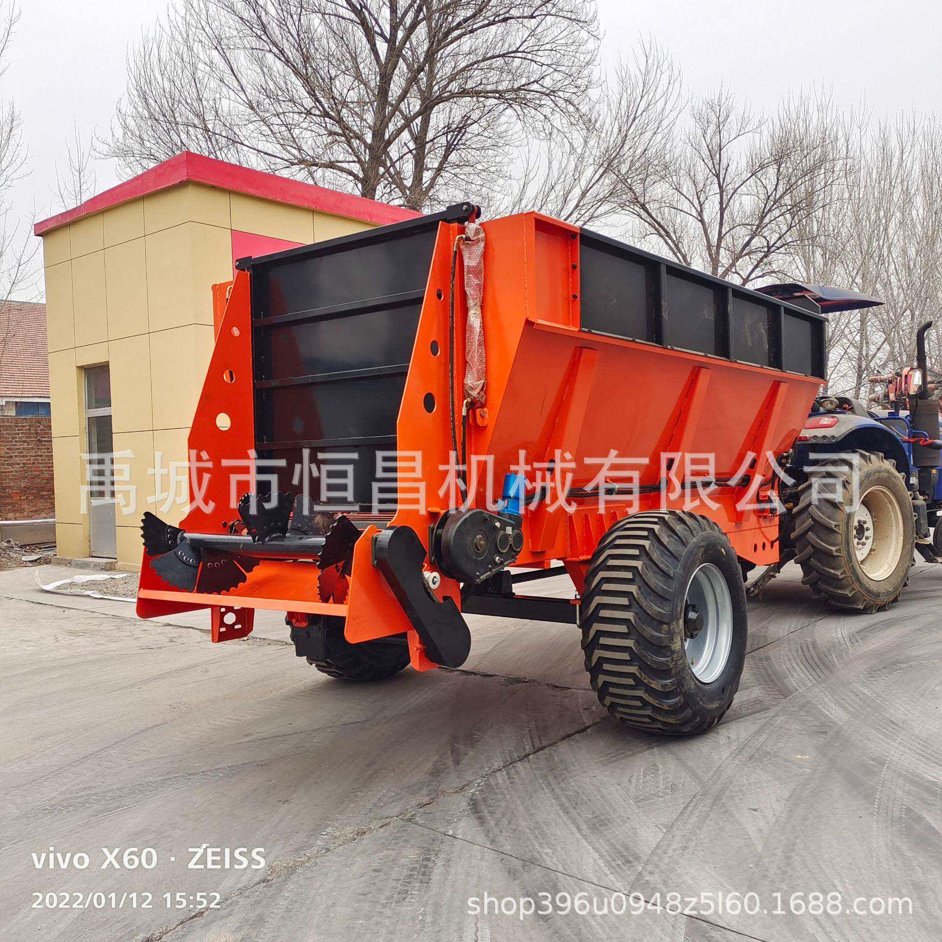 新款撒牛羊粪肥的春季散粪车大型不陷地宽轮胎撒粪车