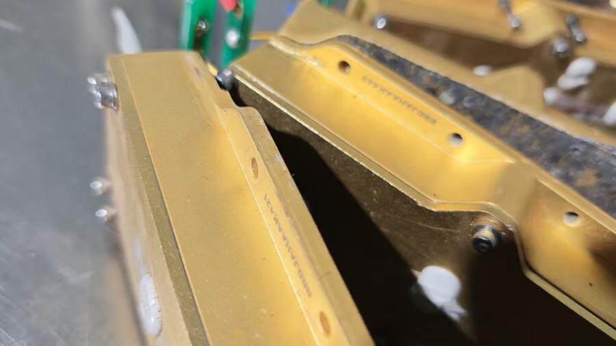 3月25提北京市某公司淘汰报废处置镀金模块废件一批共7.5斤左右网络拍卖公告