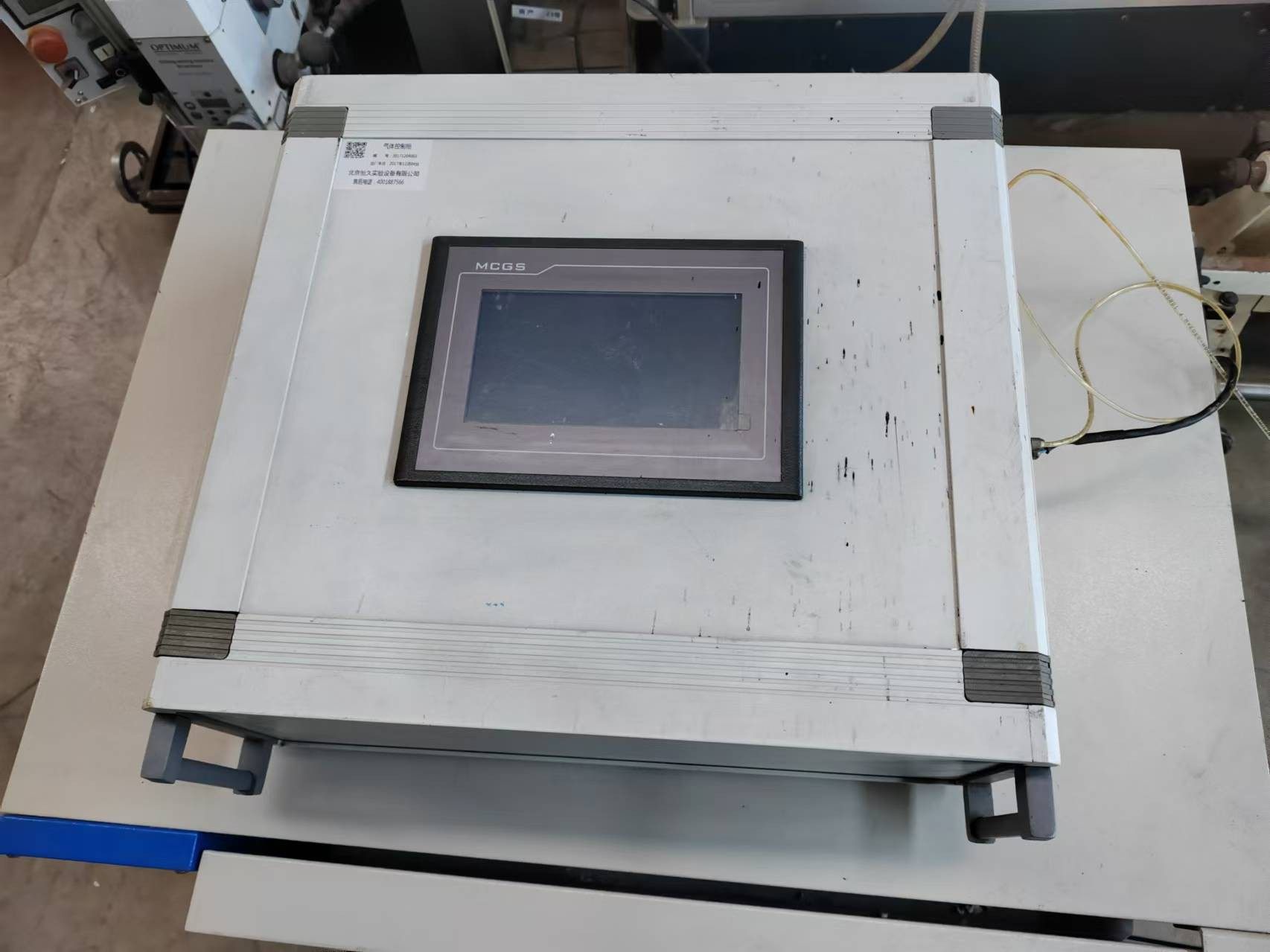 气体控制柜一台。实验室用气体控制设备一台，成色如图。需要的联