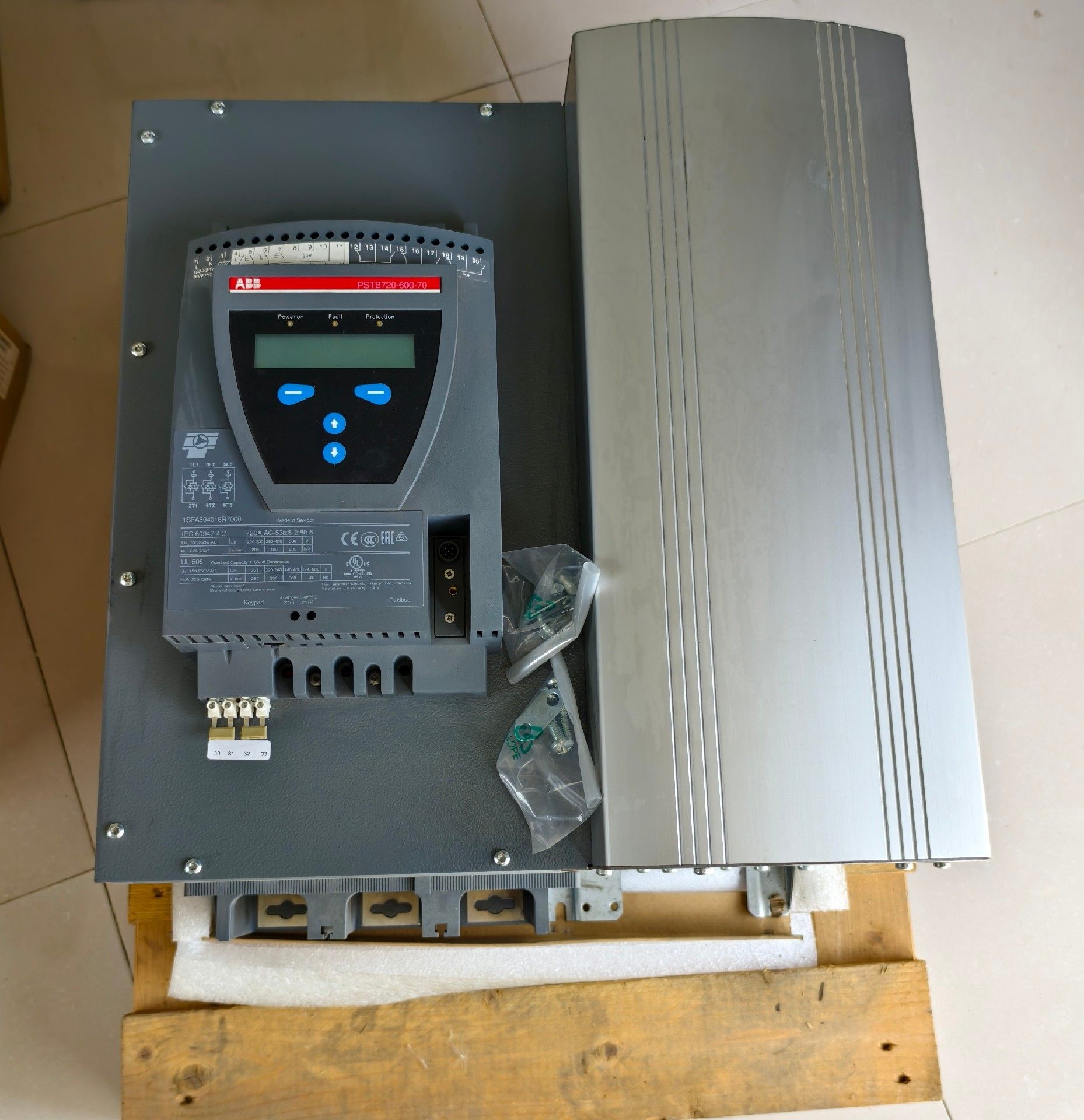 ABB软启动器，1SFA894018R7000，PSTB72