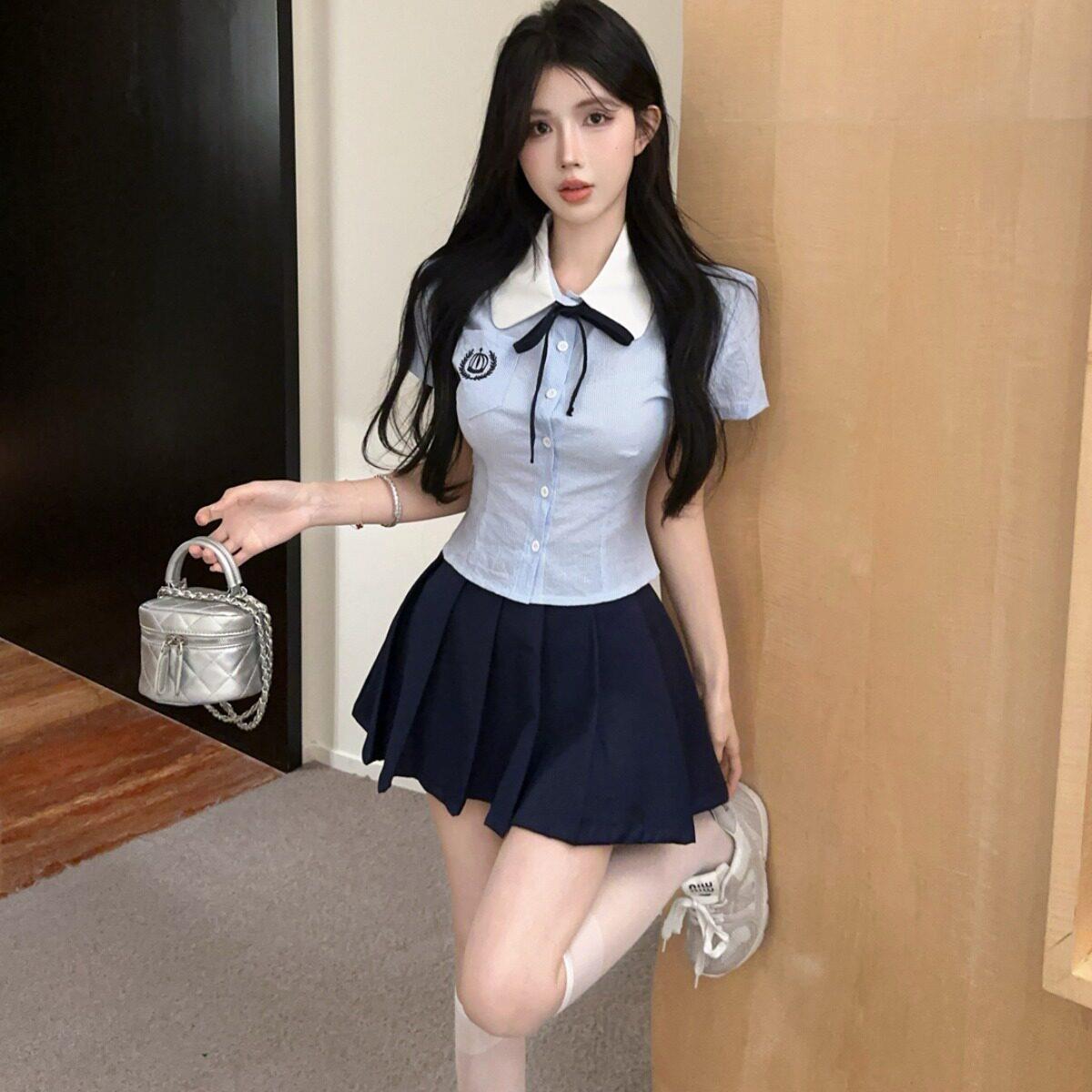辣妹纯欲凸显身材制服女收腰短袖蓝衬衫百褶短裙养生足道技师工服