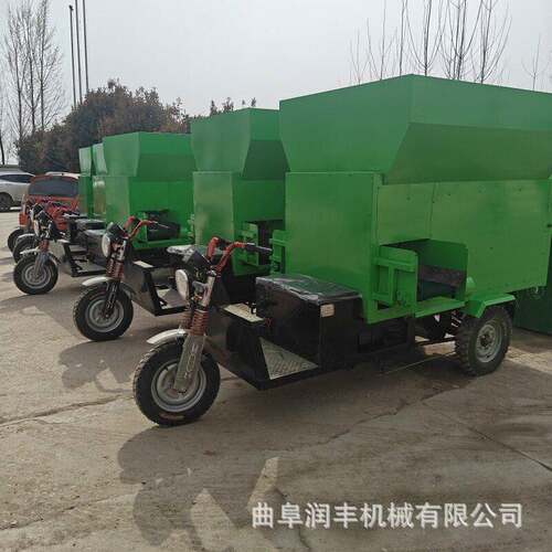 双侧出料电动撒料车自走式养殖喂草车三轮车牛场青储投料机
