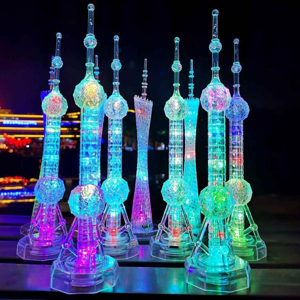 塑料工艺品新款东方明珠塔纪念品广州塔小蛮腰带灯七彩变色闪光塔