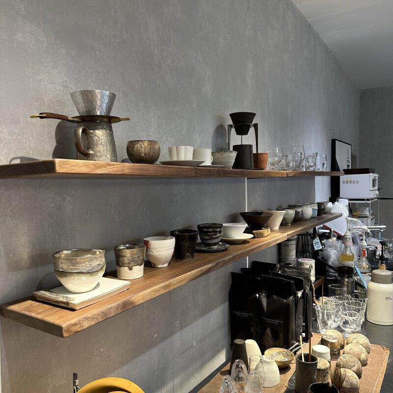 实木墙上置物架墙壁一字隔板收纳悬空民宿电视柜咖啡厅茶室背景墙