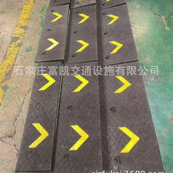 台阶垫/河北石家庄台阶垫路沿坡/马路斜坡垫.公路斜坡垫/马路斜坡图片