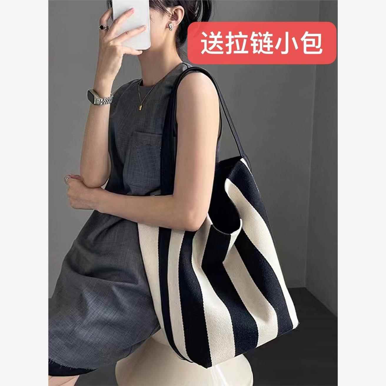 2024包包新款黑白条纹小众复古女包大容量托特大包单肩帆布水桶包