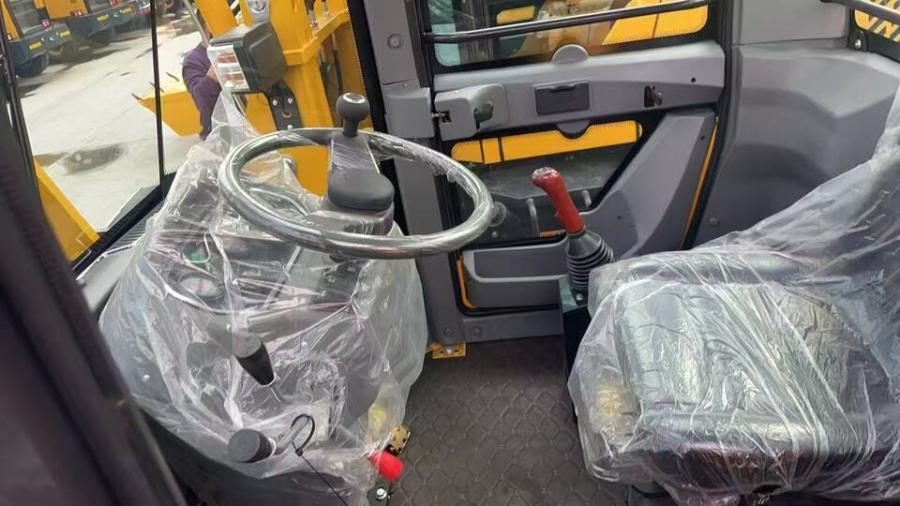 11月23日烟台938加重工程款装载机?载重1.5吨汽车式手刹一键启动带高品质电闸双高低速带跑路挡机械先导网络拍卖公告