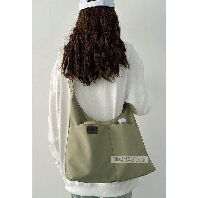 香港轻便帆布包包大容量女单肩斜跨包大学生上课书包休闲百搭日系