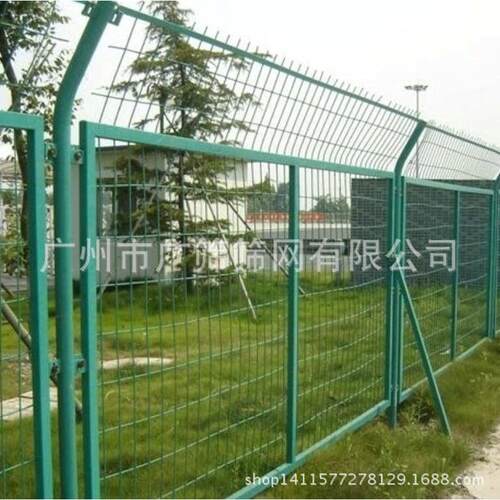 高速公路网护栏、篮球场护栏车间  工地网隔离网、球场围栏、护栏