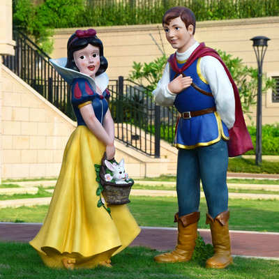 幼儿园卡通人物雕塑户外白雪公主小矮人摆件景区园区造景园林装饰