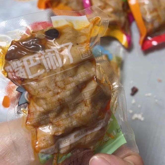 速发现货【删除】香菇豆干辣条五香豆腐干麻辣零食小包装散装整箱