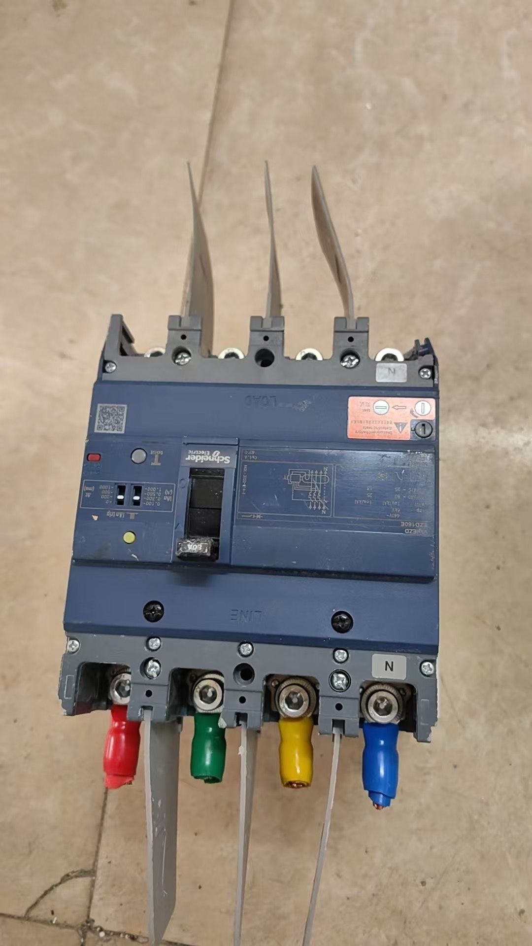 施耐德漏电开关80A，280元。