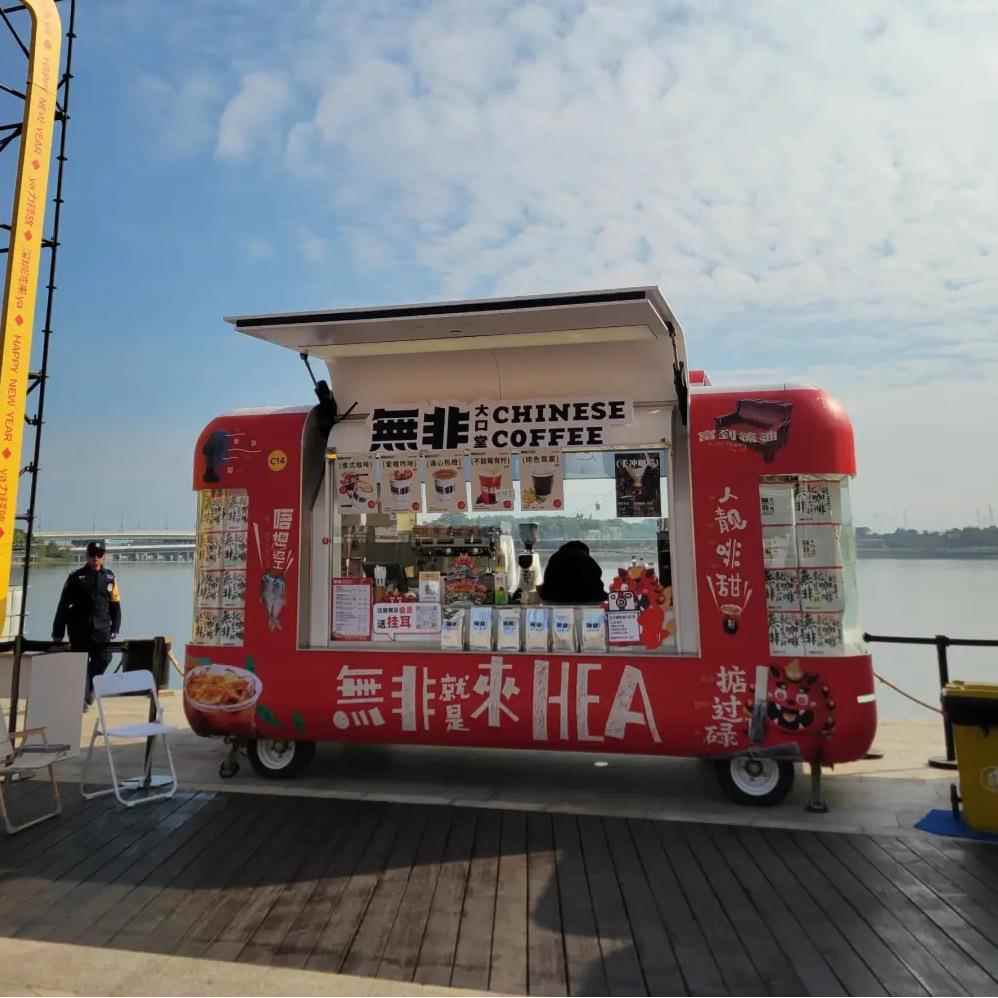新品飞机翼云仓餐车商用多功能美食车网红街景营地咖啡冰激凌车
