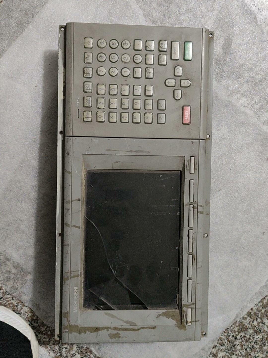 BKO-NC6212三菱系统液晶屏。外屏玻璃破了，内屏没事，