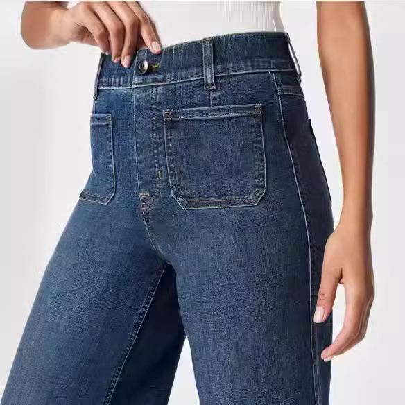 Straight wide-leg womens jeans with large pockets to make