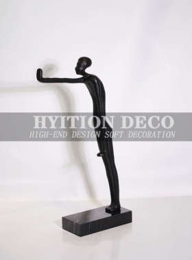 简约现代侘寂风金属人物书柜摆件样板房售楼处玄关客厅桌面装饰品