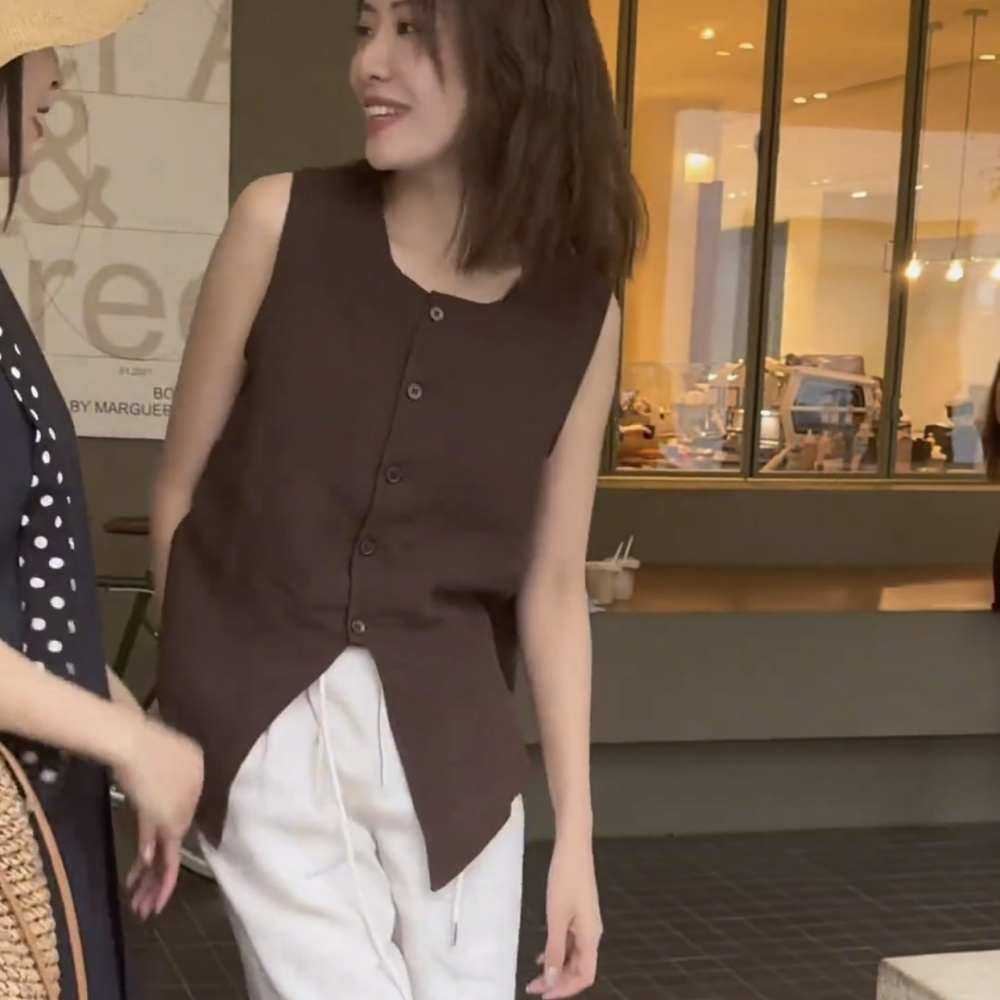 2024年夏季新款气质显瘦设计感小个子轻熟风无袖减龄纽扣衬衫马甲,女装/女士精品,马夹,淘宝优惠券,粉丝福利购,淘宝优惠卷