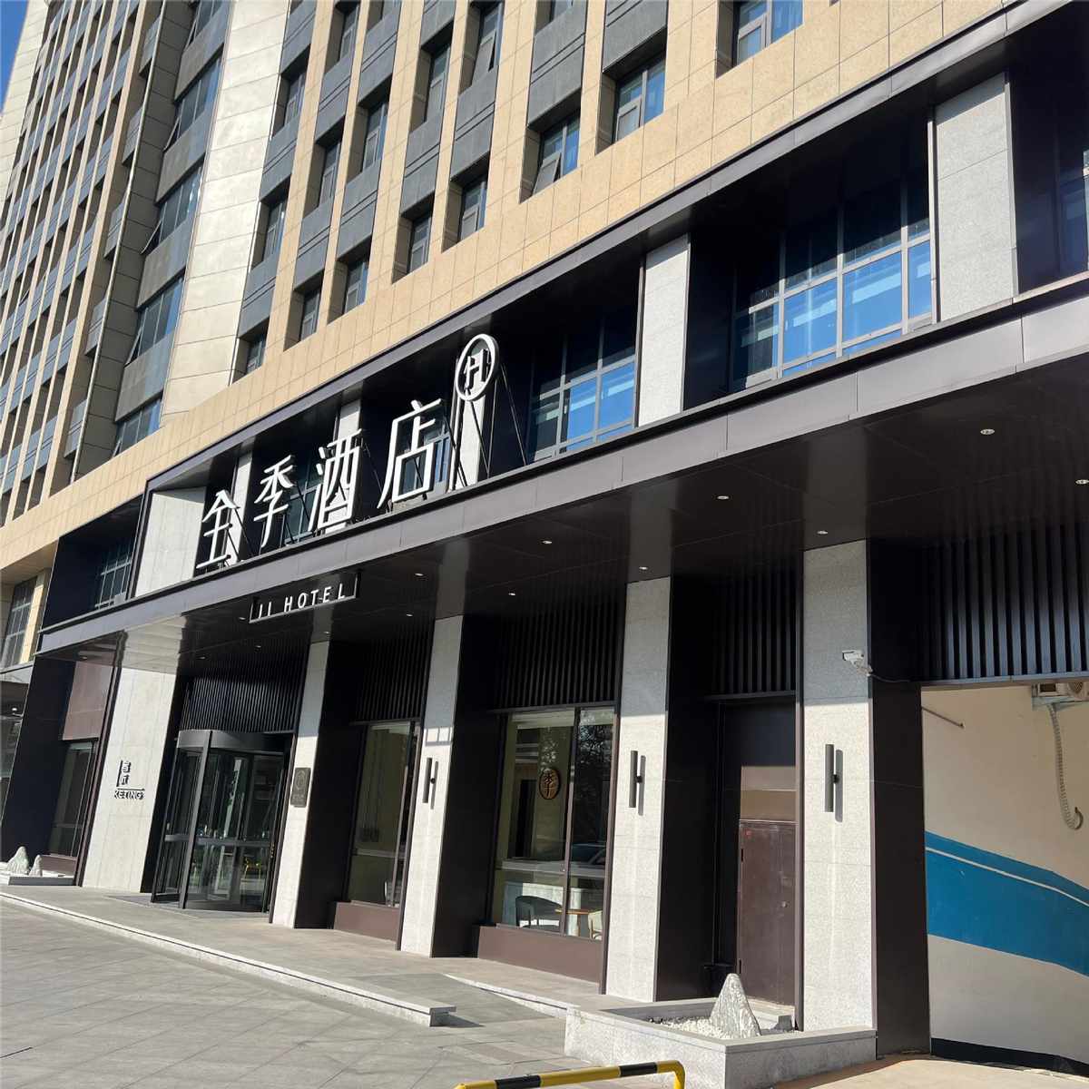 氟碳铝单板门头雨棚外墙廊架造型冲孔铝板仿木纹仿石材源头厂家