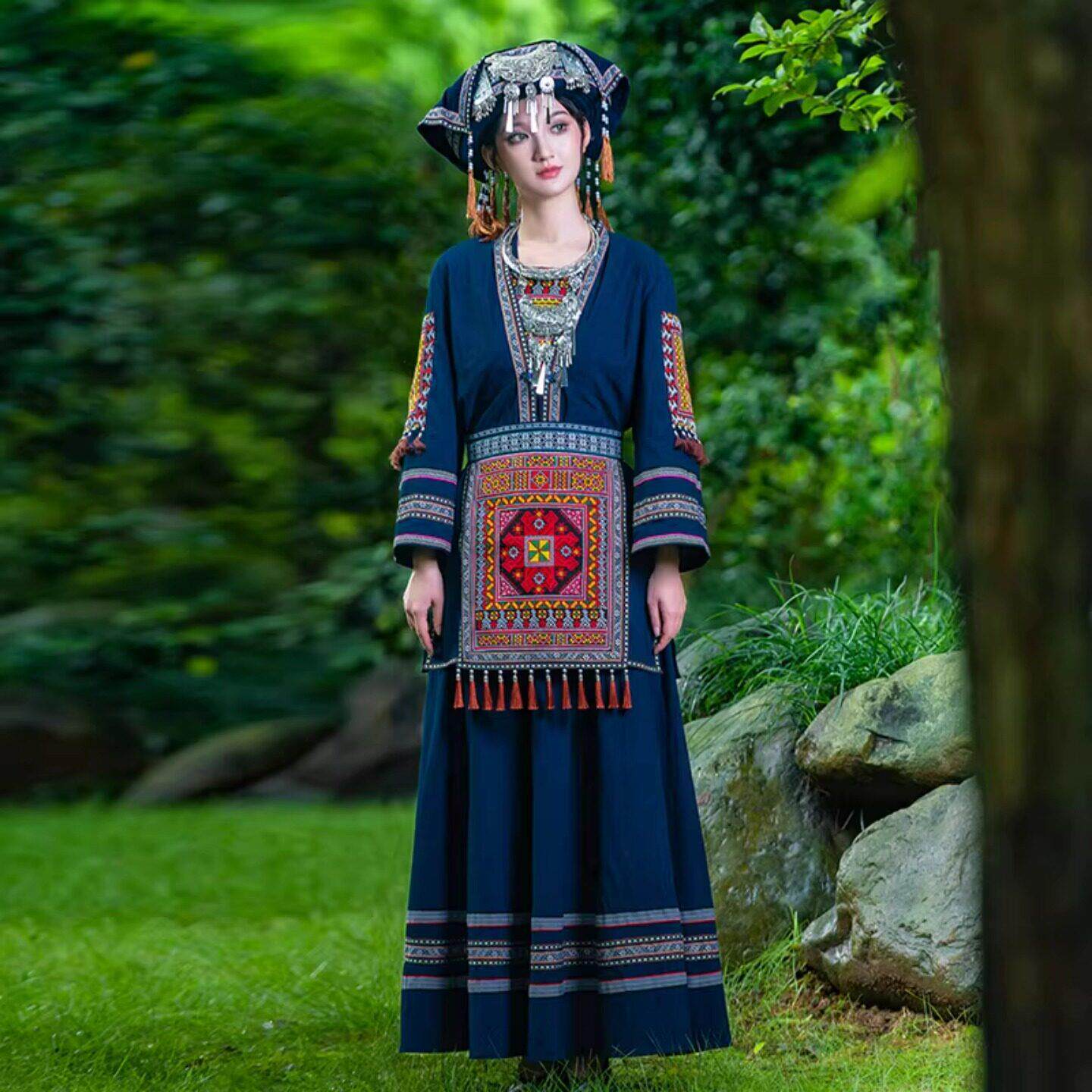 苗族服装女苗寨彝族瑶族土家族贵州少数民族舞蹈演出云南服饰成人
