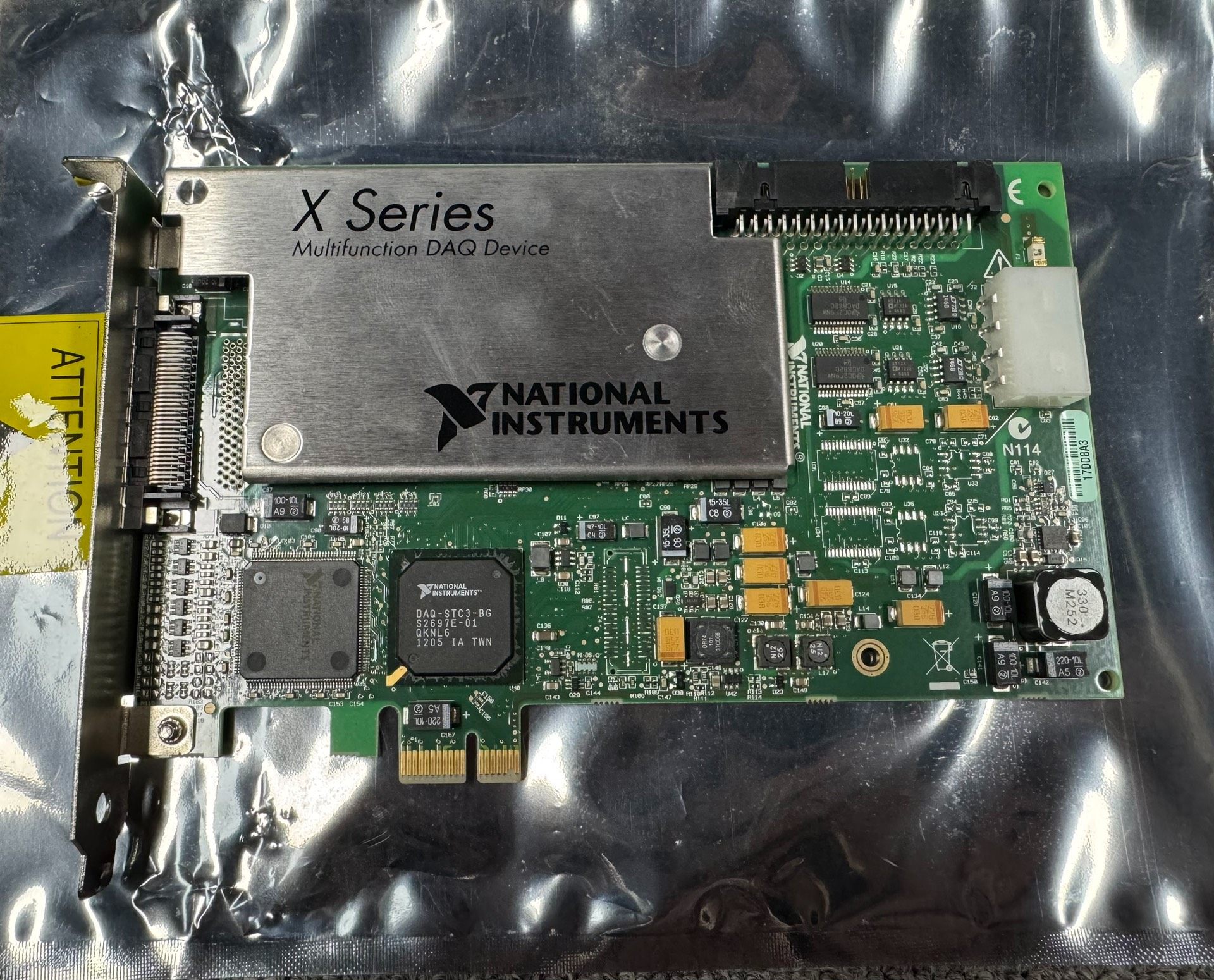 美国  NI  PCIE-6361，功能包好 实物一张