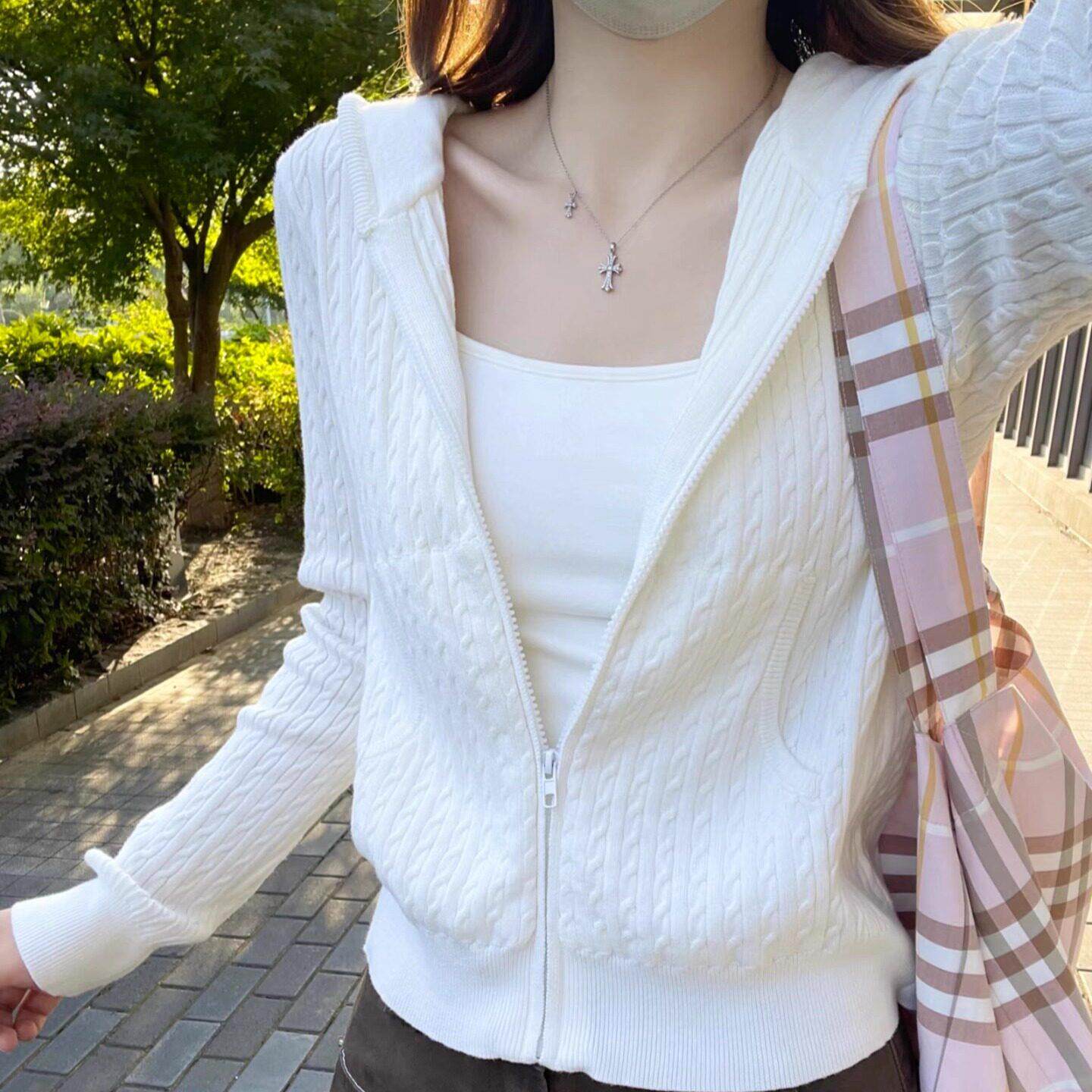 SPYB白色麻花修身连帽针织开衫女秋季韩系独特超好看拉链短款外套