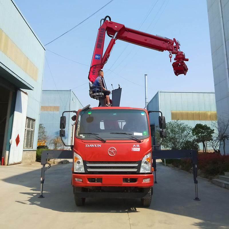 厂家直销6吨抓木抓竹折臂起重机单桥带抓具无线遥控吊车