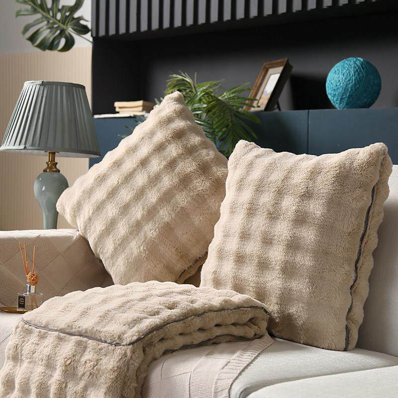 兔毛绒抱枕被子两用加厚办公室折叠午睡枕头毯二合一汽车靠枕车载